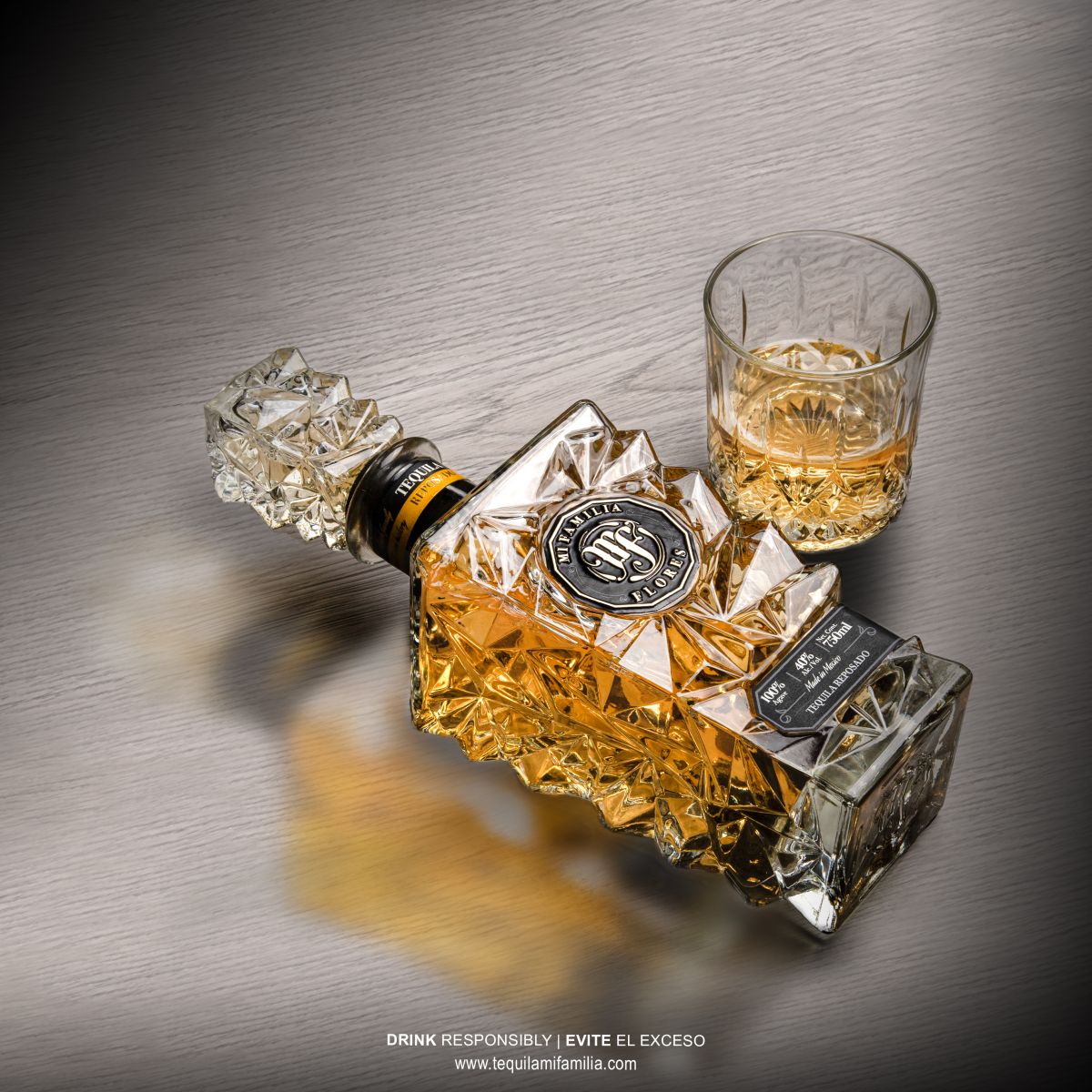 El mejor reposado Descubre el exquisito sabor del Tequila Mi Familia.